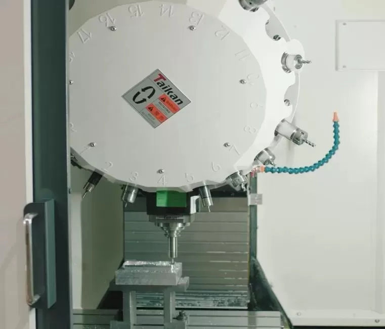 Máy khoan và phay CNC Máy khoan và phay CNC