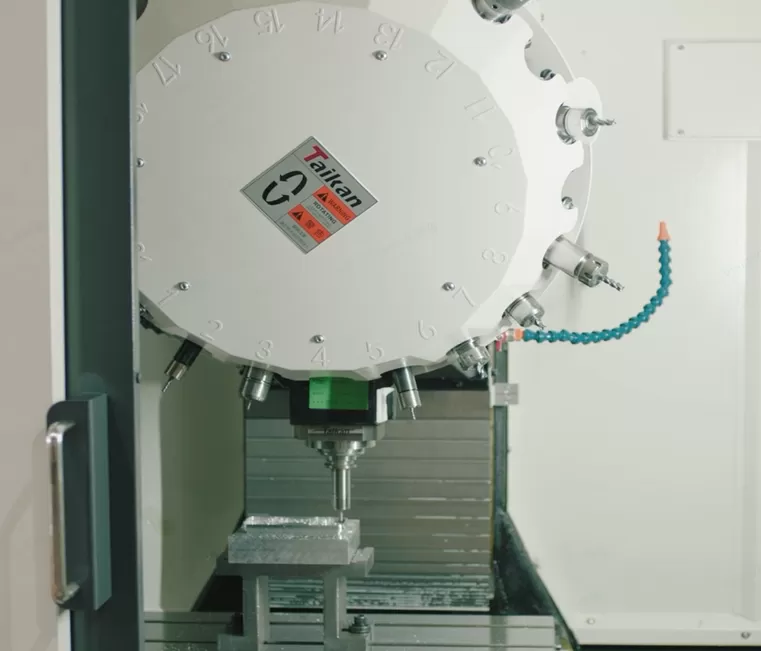 Đặc điểm của trung tâm gia công khoan và phay